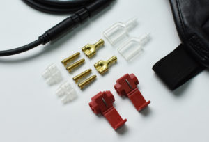 シートヒーターに付属するギボシやエレクトロタップの写真