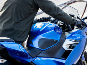 Ninja250（ニンジャ250）　Ninja400（ニンジャ400）専用タンクパッド