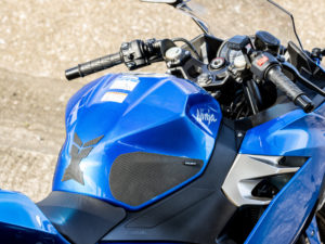 Ninja250（ニンジャ250）　Ninja400（ニンジャ400）専用タンクパッド