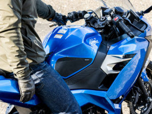 Ninja250（ニンジャ250）　Ninja400（ニンジャ400）専用タンクパッド